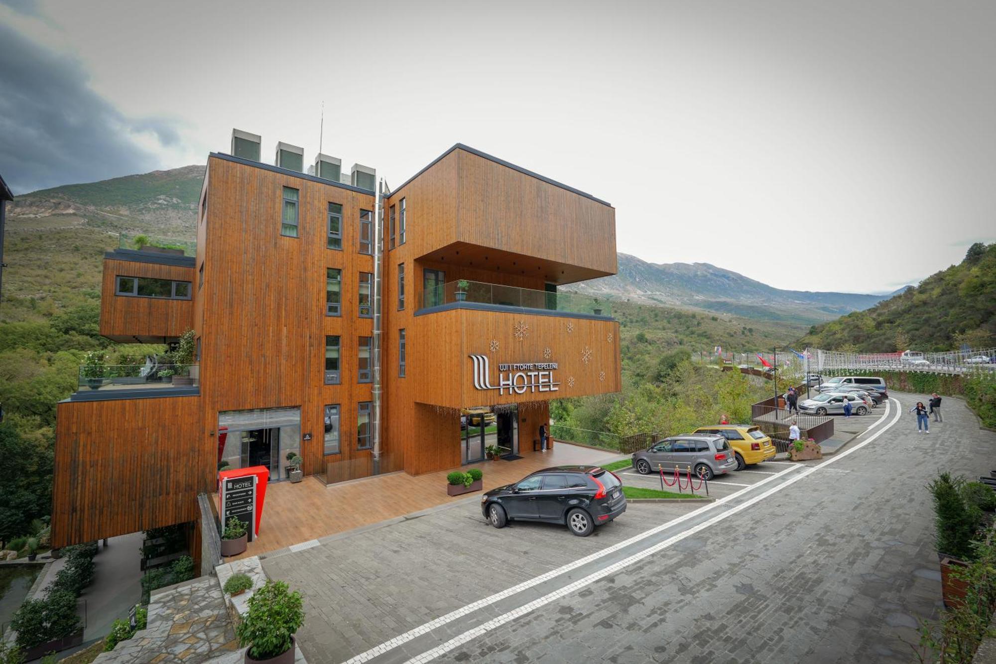 Hotel Uji Ftohte Tepelene Exterior foto