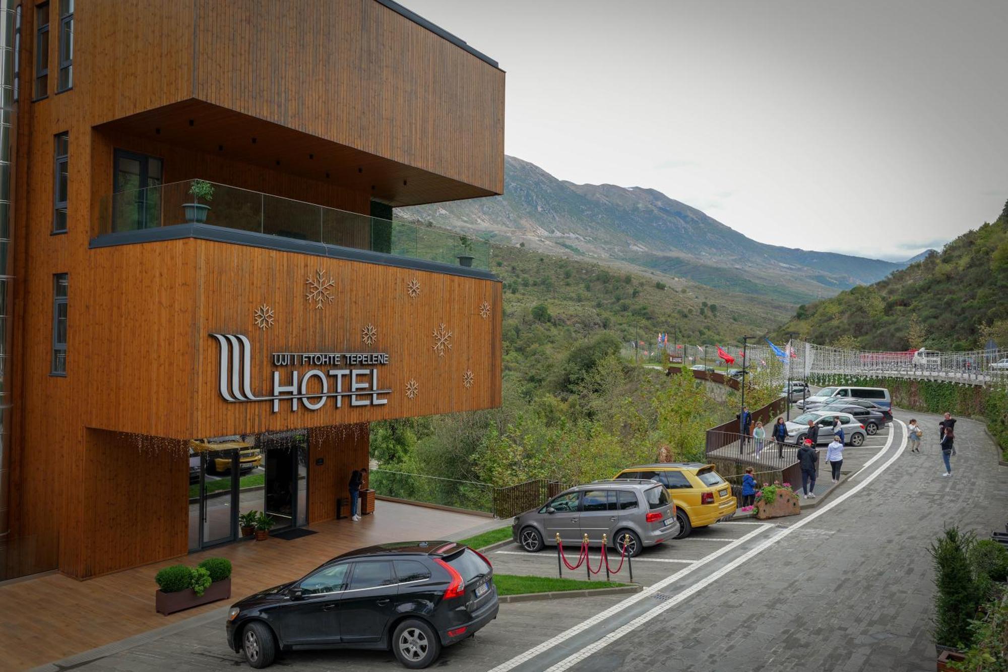 Hotel Uji Ftohte Tepelene Exterior foto