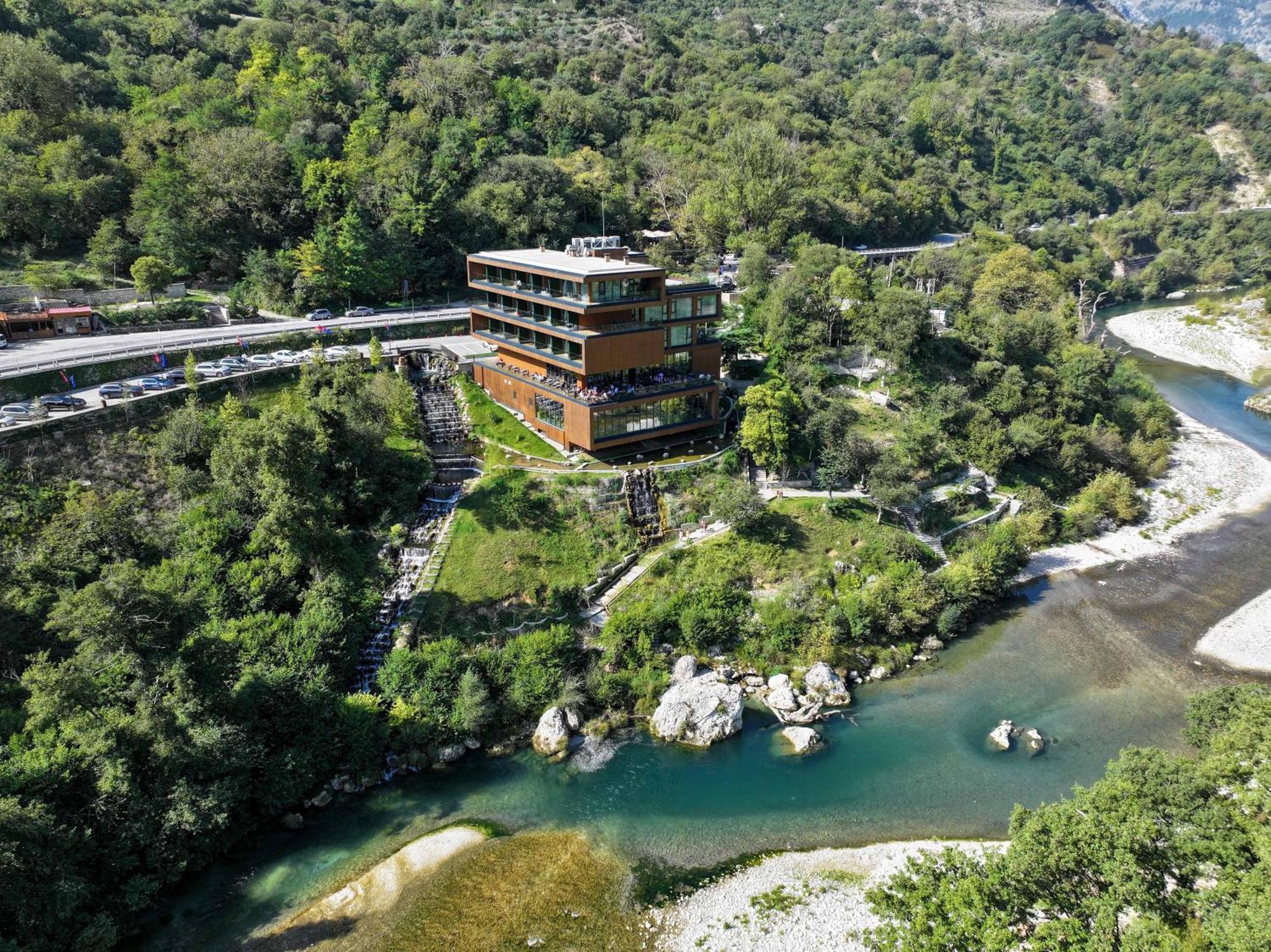 Hotel Uji Ftohte Tepelene Exterior foto