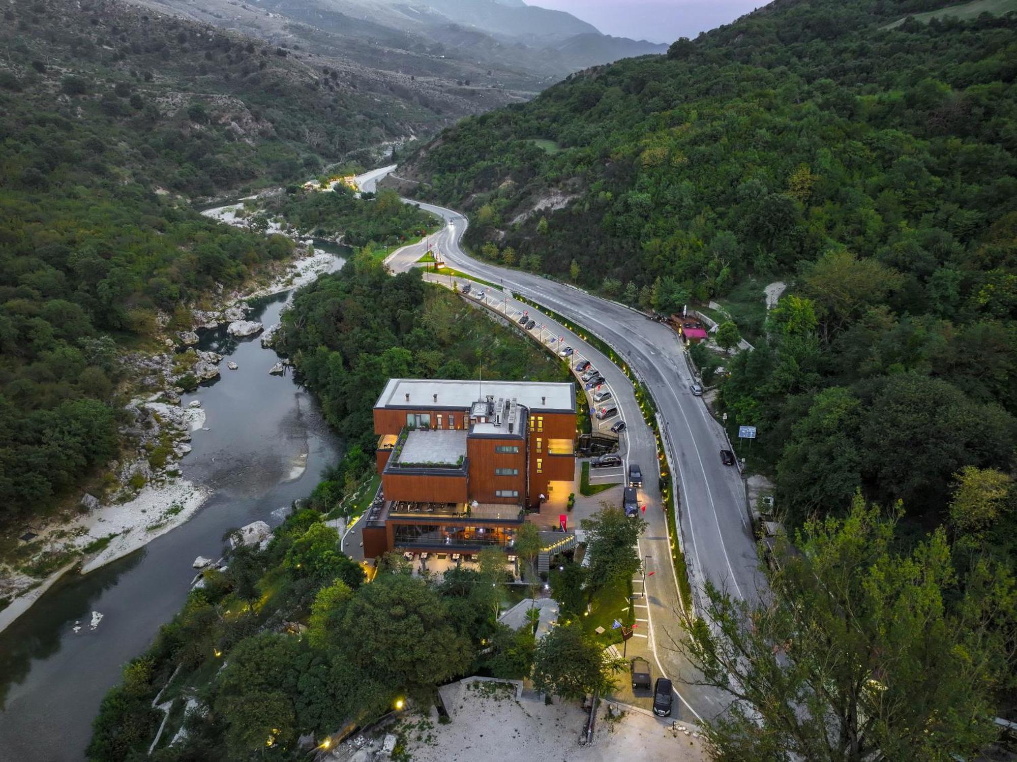 Hotel Uji Ftohte Tepelene Exterior foto