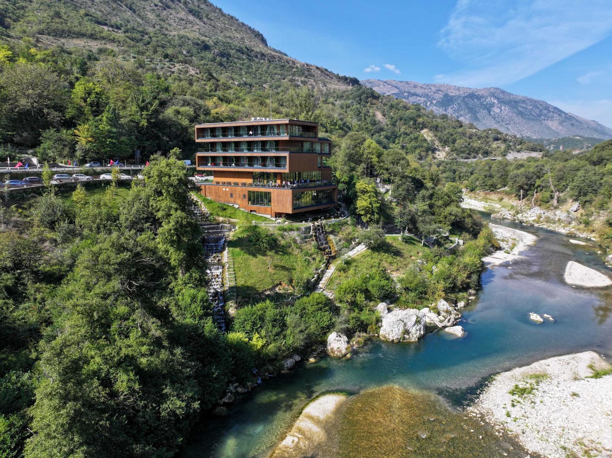 Hotel Uji Ftohte Tepelene Exterior foto