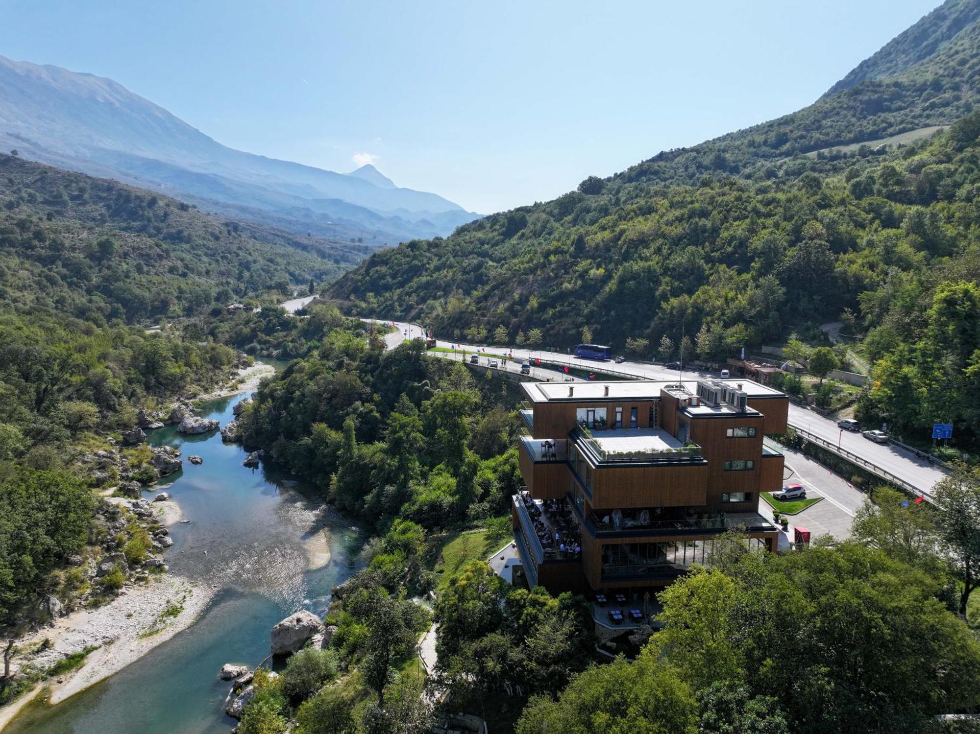 Hotel Uji Ftohte Tepelene Exterior foto