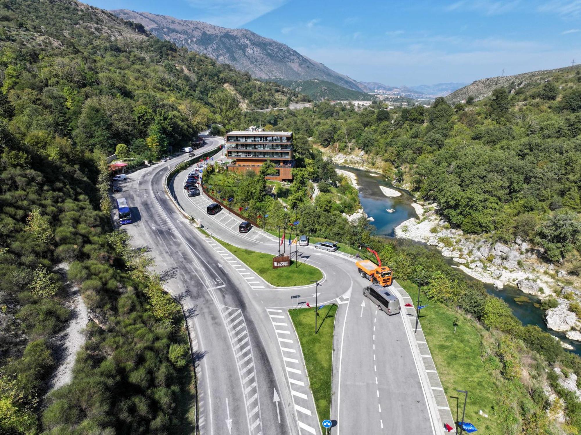 Hotel Uji Ftohte Tepelene Exterior foto