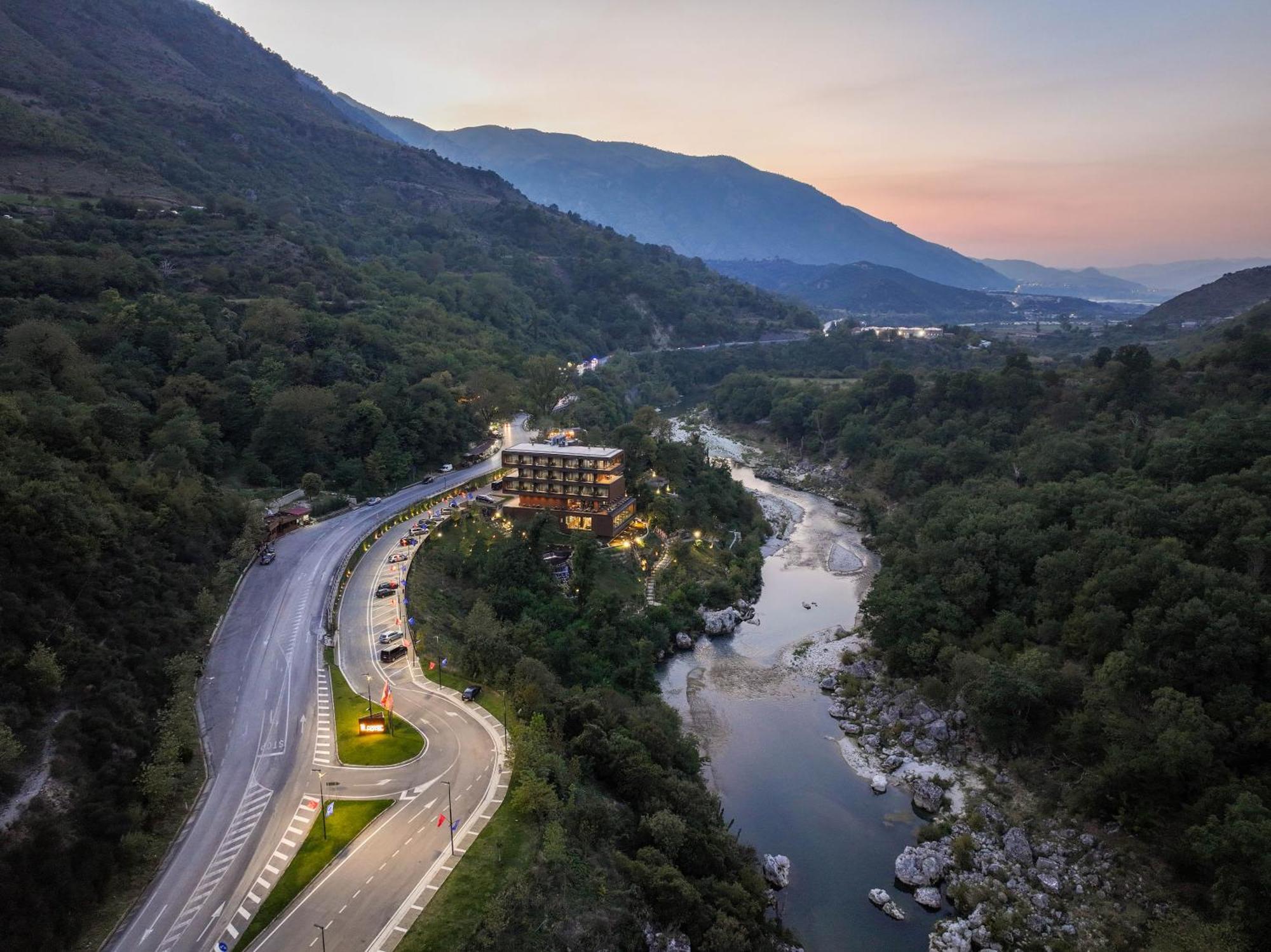 Hotel Uji Ftohte Tepelene Exterior foto