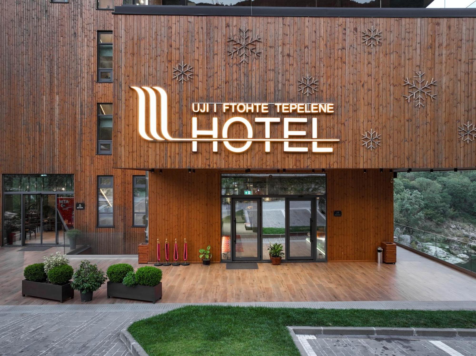 Hotel Uji Ftohte Tepelene Exterior foto